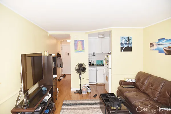 Rented by City Connections Realty | media 10