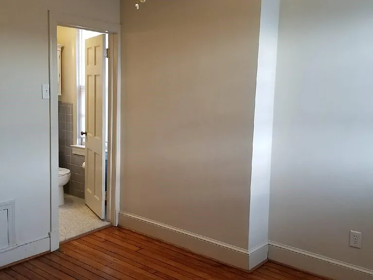 415 4th St SE #6 — Photo 6