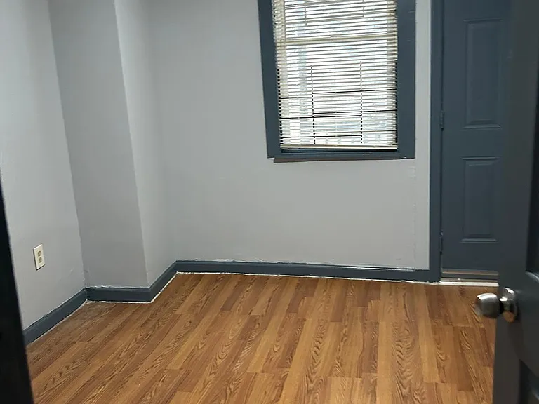 44 4th St #2R — Photo 2