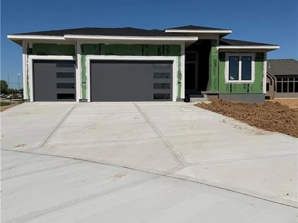 6010 Apache Dr, Shawnee, KS 66226