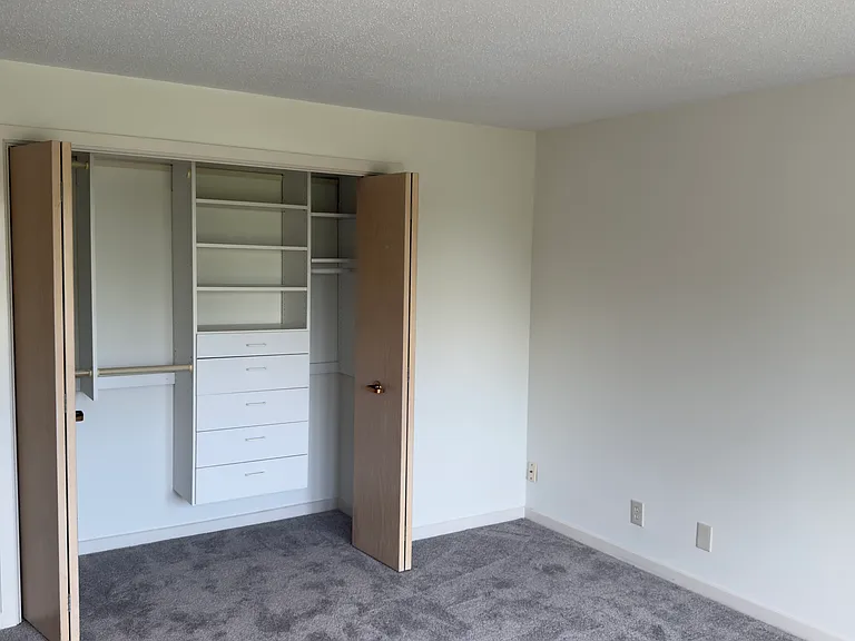 Chelsea Condos — Photo 41