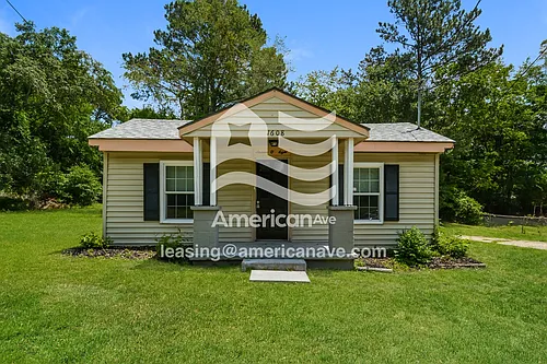 1608 North St Photo 1