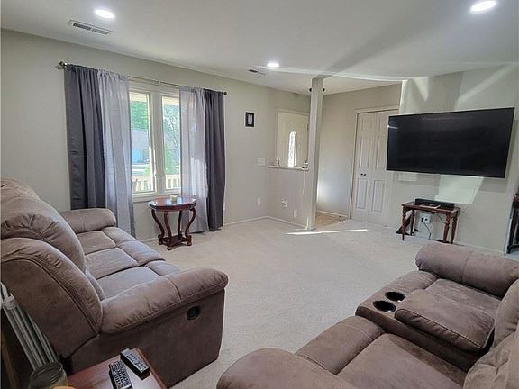 3rd image of 320 Quail Roost Dr