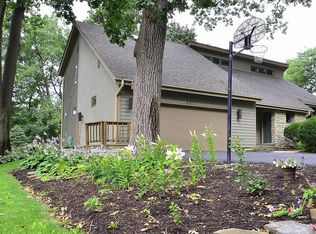 407 Pin Oak Ct, St Charles, IL 60174