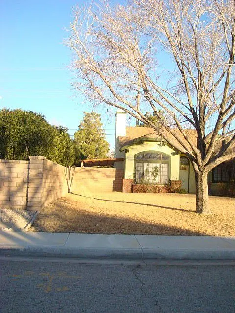 43034 Fairlee Dr photo 1