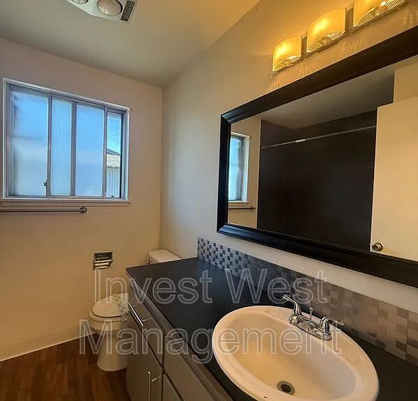 319 NE 104th Ave #B — Photo 12