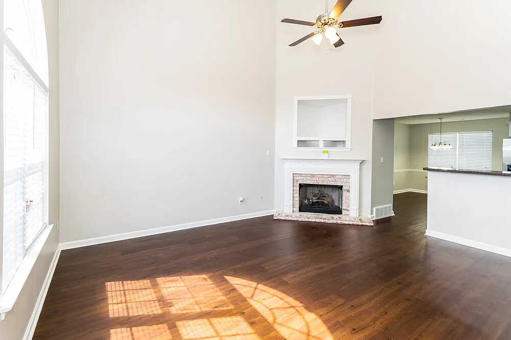 4 bed, 2.5 bath, 1796 sqft, $1,975 — Photo 2
