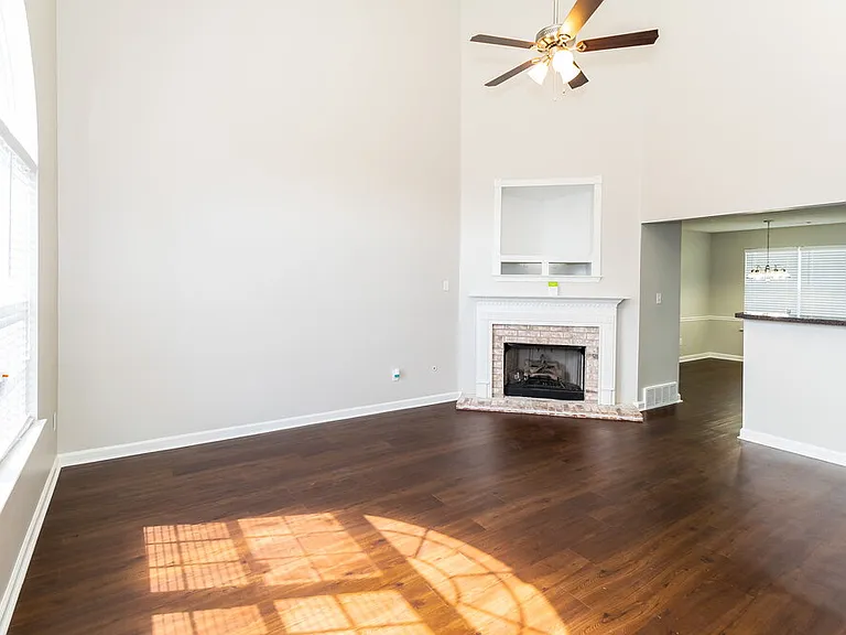 225 Magnolia Garden Ln — Photo 2