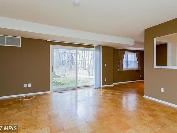 3rd image of 202 Crocker Dr Unit B