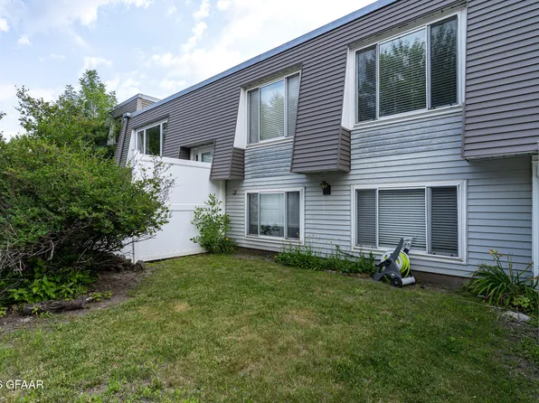 914 N 39th St, Grand Forks, ND 58203