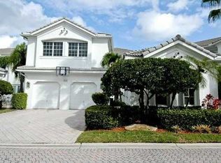 3713 NE 201st St, Miami, FL 33180