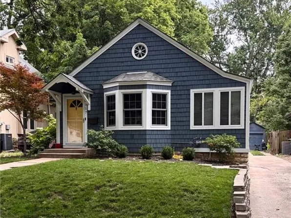6017 Holmes St, Kansas City, MO 64110