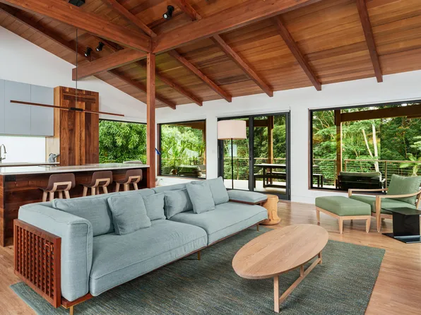 272 Kaiulani St, Hilo, HI 96720