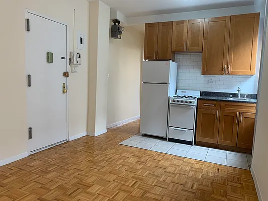 Rented by City Connections Realty | media 5