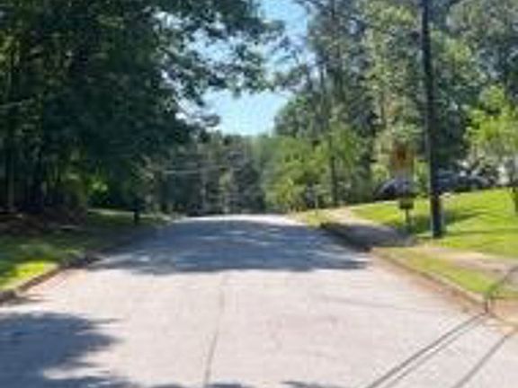 Exterior Neighborhood (street photo)