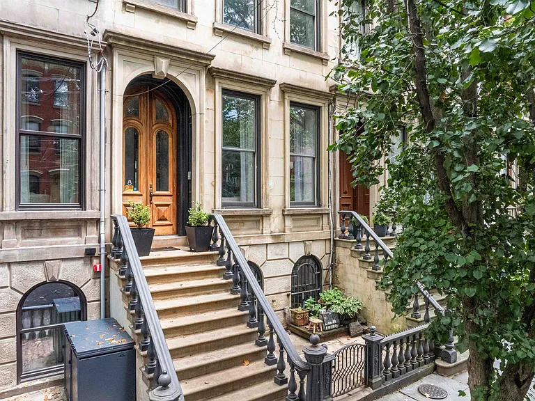 8 Paulmier Pl — Photo 1