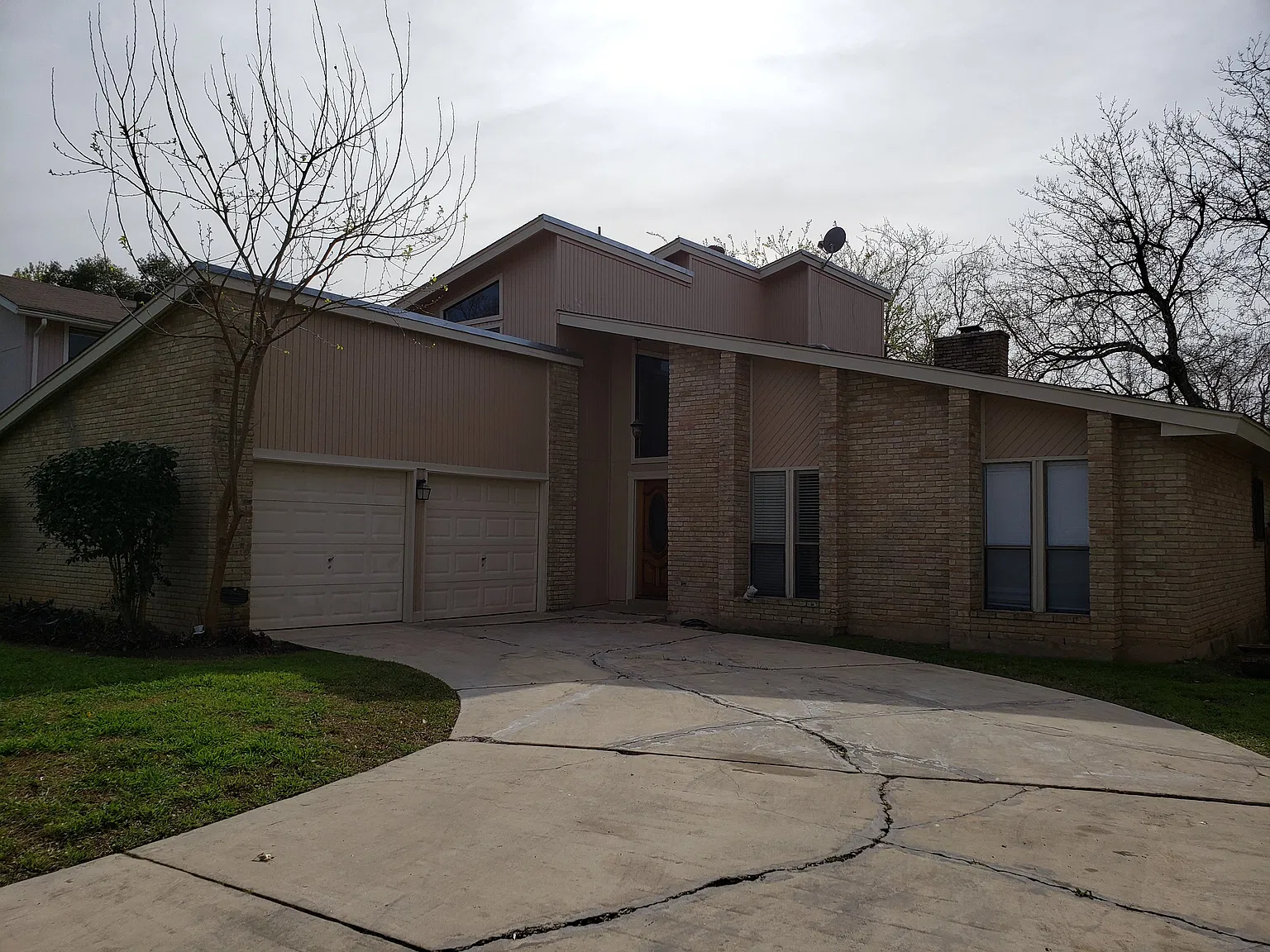 3 bed, 2.5 bath, 2176 sqft, $2,350 — Photo 1