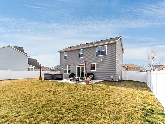 2nd image of 806 Wildwood Dr