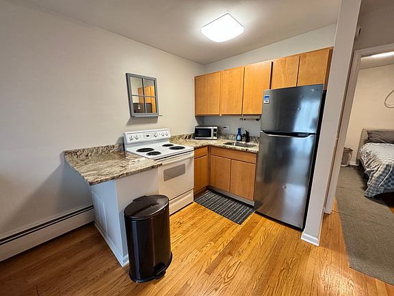 3rd image of 6776 N Northwest Hwy #2A