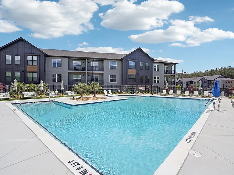 The Pullman Luxury Apartments — Photo 41