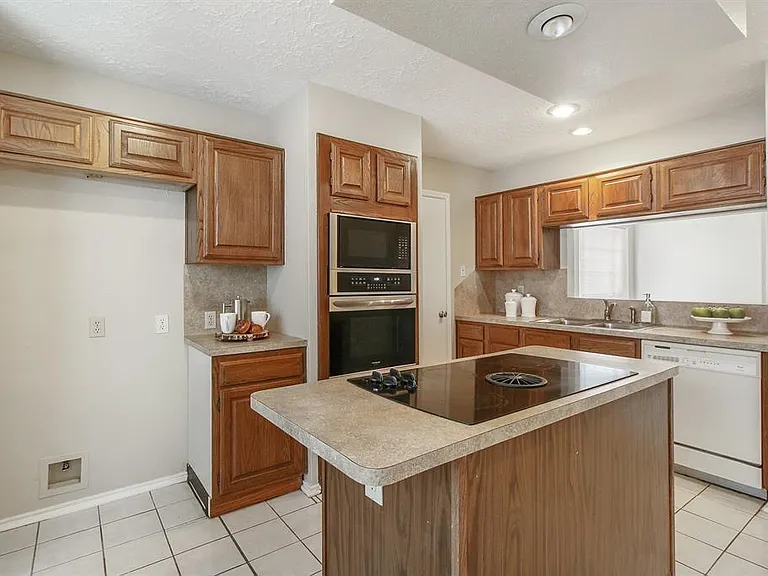 16834 Applecross Ln — Photo 8