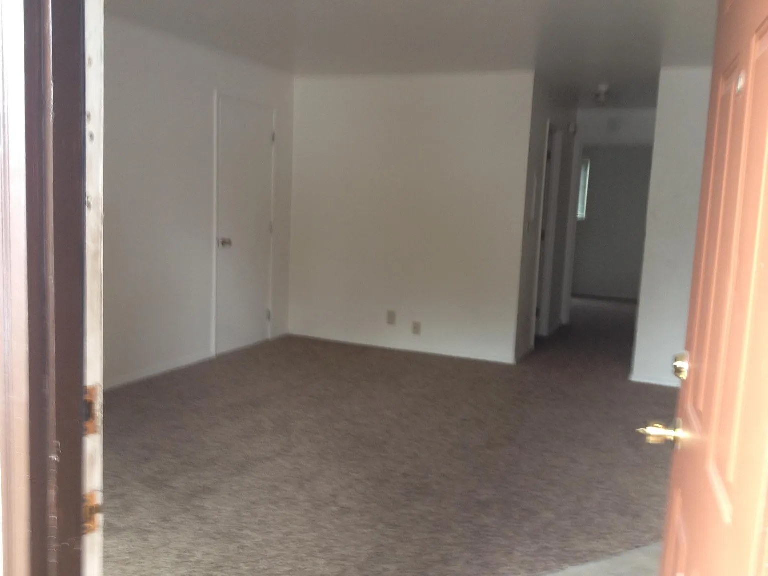 4625 Main St — Photo 2