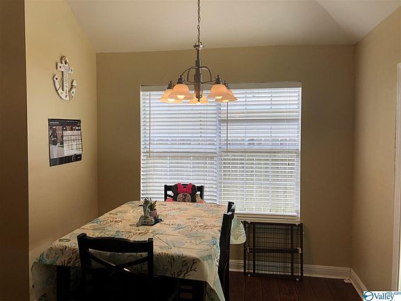 5th image of 224 Mountain Creek Dr