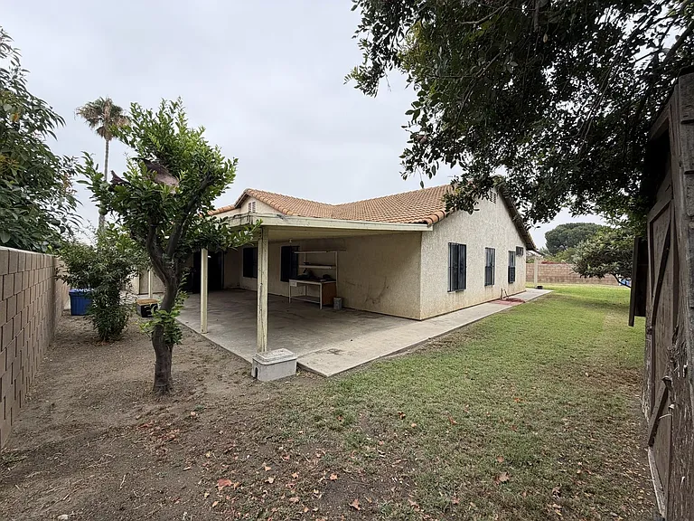 560 S Quince Ave — Photo 18