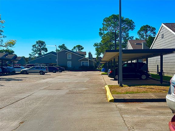 3rd image of 12204 Coppertree Ln