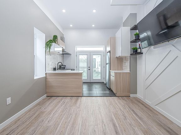 2nd image of 2521 Grays Ferry Ave #2