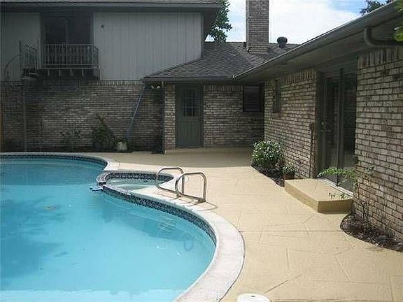 2nd image of 2100 Heather Hill Ln