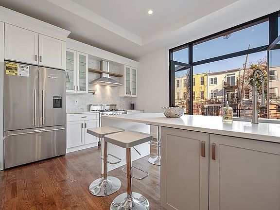 3rd image of 260 Woodbine St