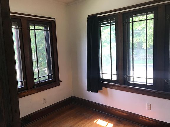 3rd image of 211 Chestnut Blvd