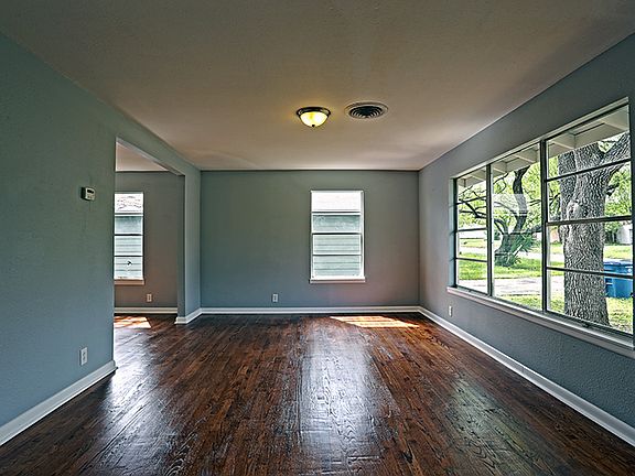 5th image of 638 John Adams Dr