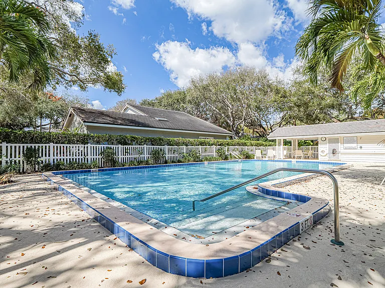 131 Peppertree Dr #21 — Photo 29