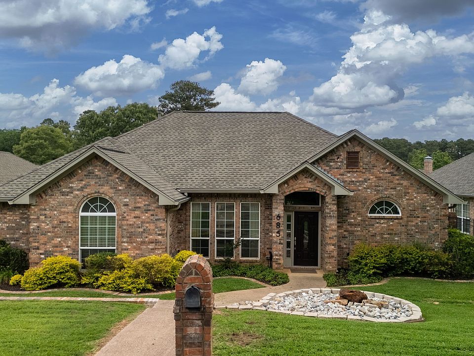 1st image of 685 Bunker Dr
