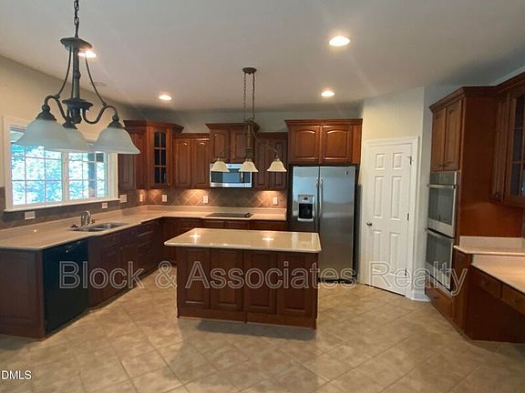 2nd image of 125 Quarryrock Rd
