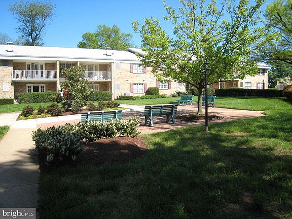 2nd image of 1134 S Washington St APT 202