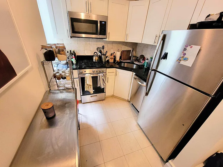 408 W 44th St #XZ — Photo 7