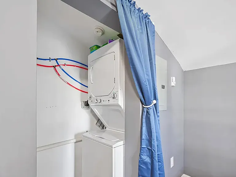 6 Roosevelt Ave #3 — Photo 4