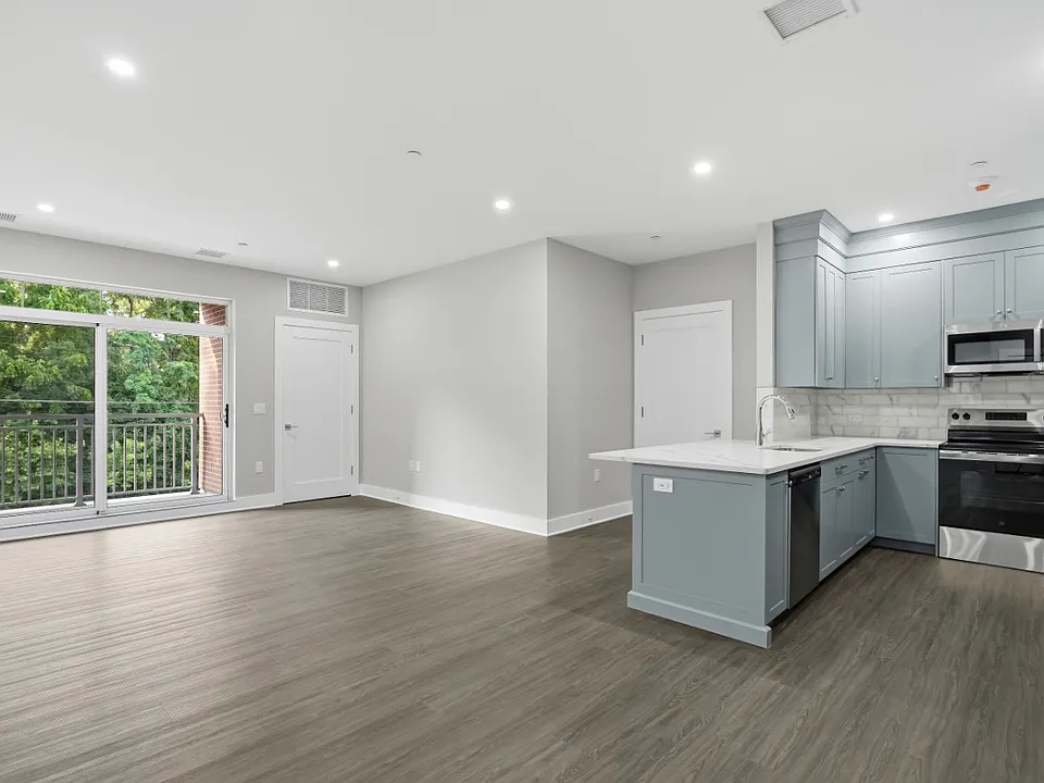 100 Smith St #1