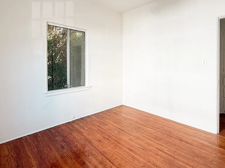 240 N Hoover St — Photo 5