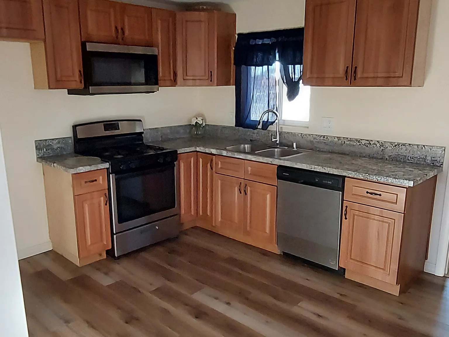 84065 Manila Ave — Photo 2