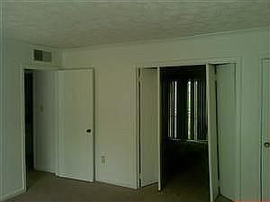 5th image of 1843 Coral Ln APT A