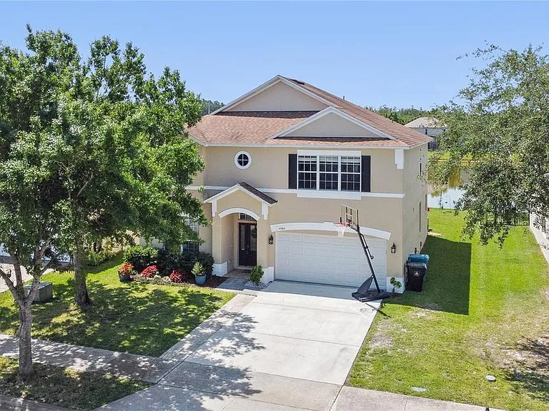 4904 Adair Oak Dr — Photo 1