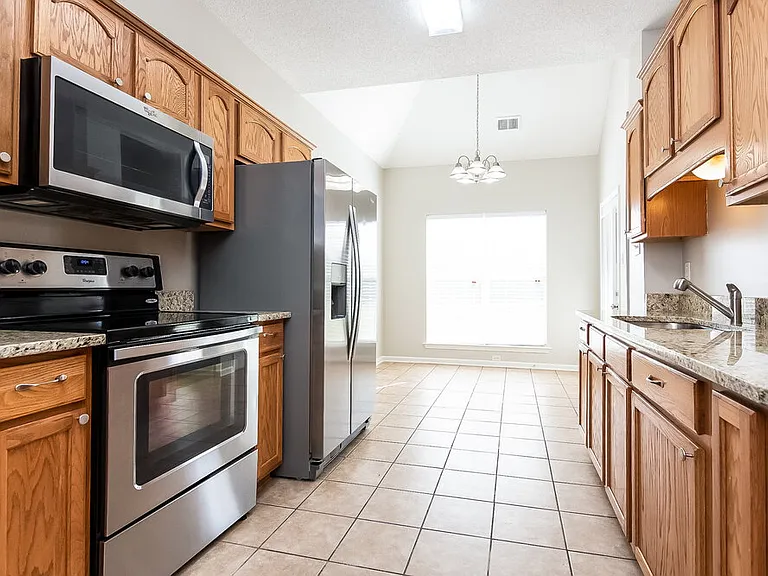 5820 Lillian Bend Dr — Photo 4