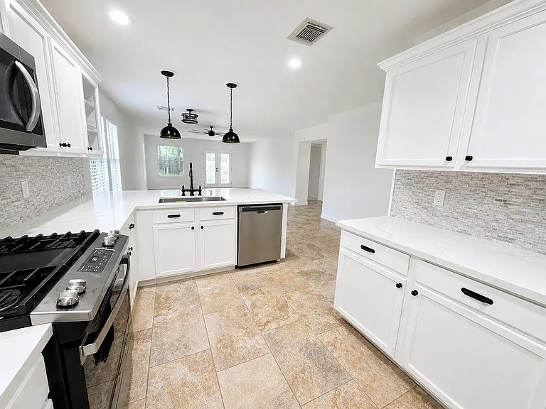 1011 Backland Ct — Photo 9