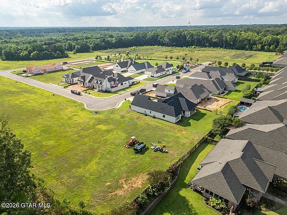 4th image of 85 Huxley Dr