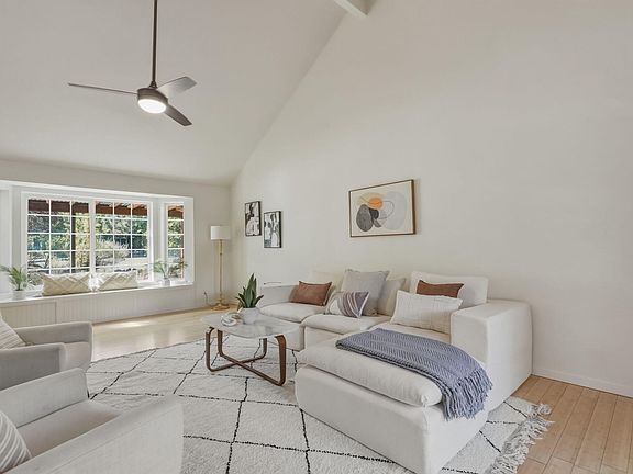 3rd image of 3044 NE Lansing Ct