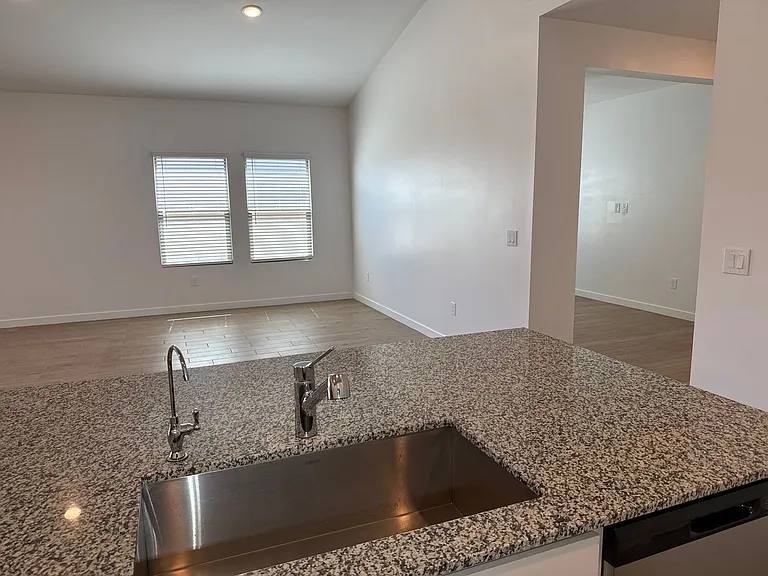 40515 W Chambers Dr — Photo 46